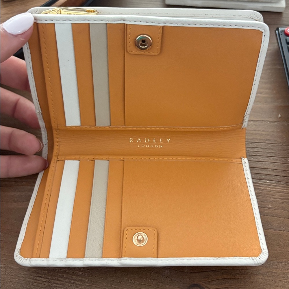 Radley London White Quilted Wallet with Dog Motif - Picture 2 of 3